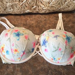 Pink Victoria’s Secret date push up bra